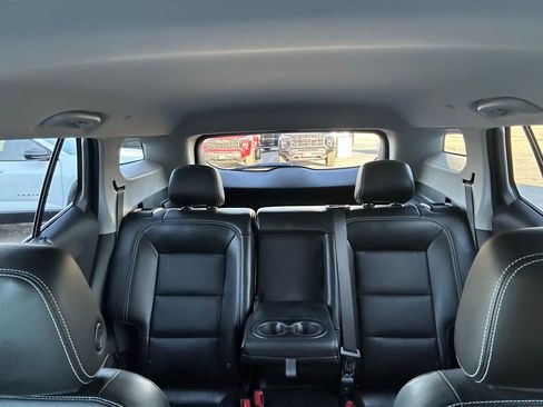 Used 2022 GMC Terrain SLT image 27