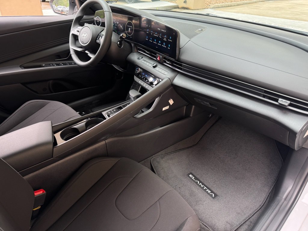 New 2025 Hyundai Elantra SEL FWD image 14
