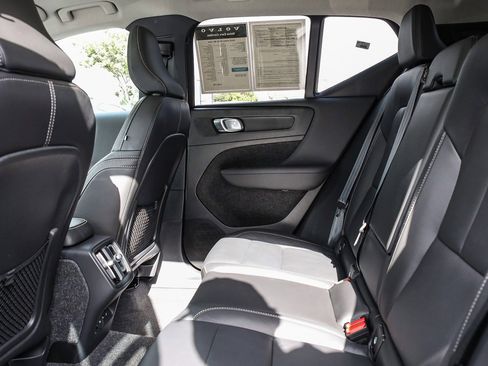 New 2025 Volvo XC40 B5 Core w/ Climate Package image 18