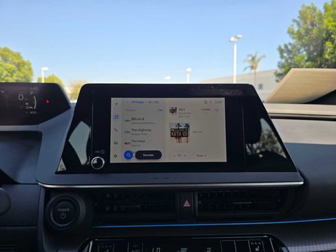 Used 2025 Toyota Prius XLE FWD image 26