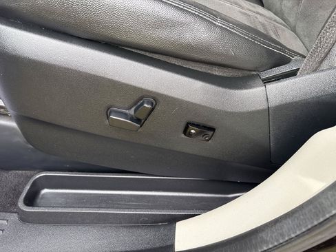 Used 2020 Dodge Grand Caravan SXT FWD image 16