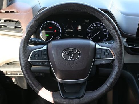 Used 2021 Toyota Sienna Platinum image 14
