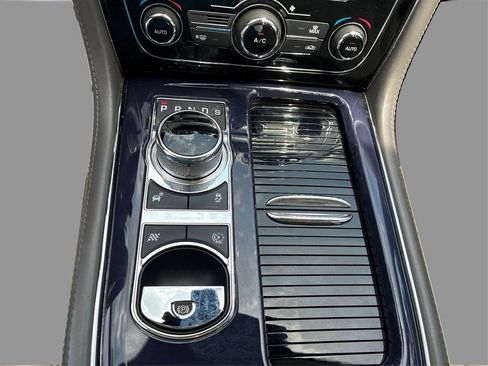 Used 2013 Jaguar XJ w/ Front Seat Comfort Pkg RWD image 40