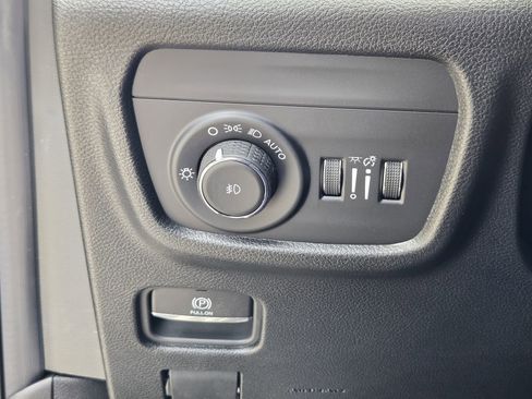 New 2025 Jeep Grand Cherokee Limited w/ Black Appearance Package image 19