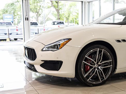 Used 2023 Maserati Quattroporte Modena Q4 AWD/4WD image 4