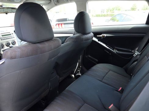 Used 2011 Toyota Matrix FWD image 14