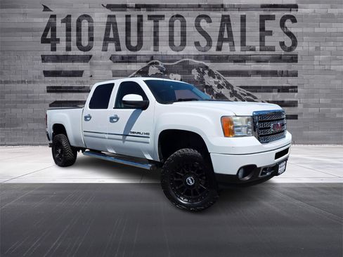 Used 2011 GMC Sierra 2500 Denali AWD/4WD image 1
