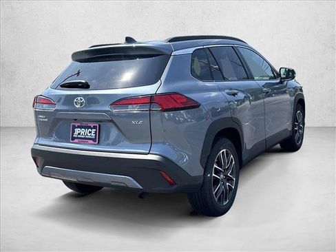 Certified 2026 Toyota Corolla Cross XLE FWD image 5