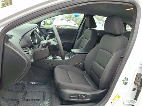 Used 2025 Chevrolet Malibu LT image 24