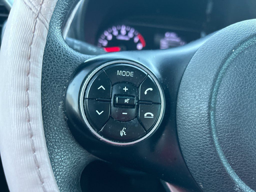 Used 2022 Kia Soul LX FWD image 15