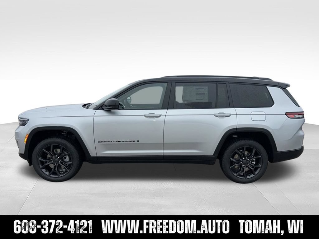 Used 2025 Jeep Grand Cherokee L Limited w/ Trailer Tow Package AWD/4WD image 3