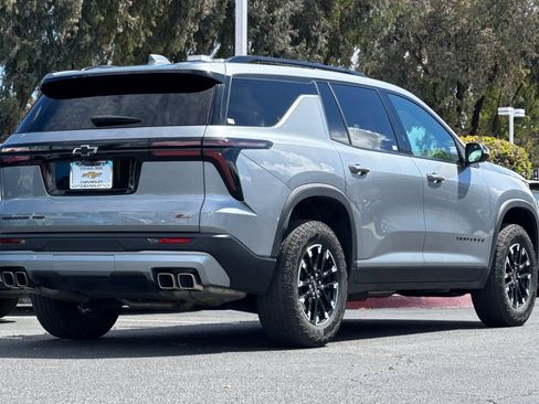 Used 2025 Chevrolet Traverse Z71 image 5