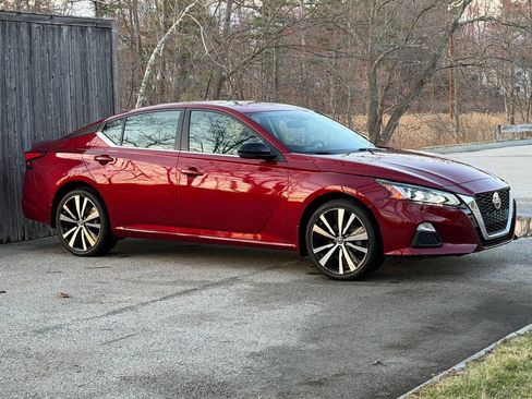 Used 2019 Nissan Altima 2.5 SR w/ SR Premium Package image 4