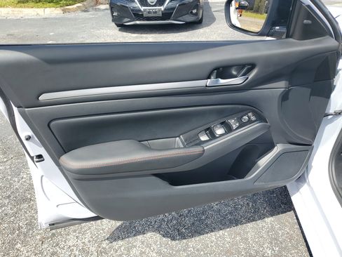 Certified 2024 Nissan Altima 2.5 SR image 9