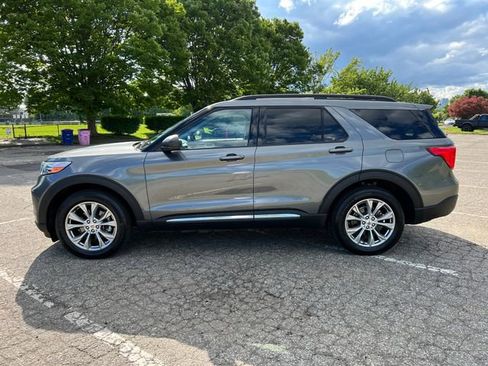 Certified 2023 Ford Explorer XLT w/ Equipment Group 202A AWD/4WD image 6