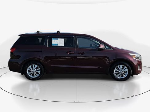 Used 2016 Kia Sedona LX w/ LX Essentials Premium Package FWD image 5