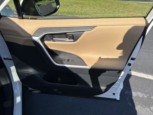 New 2025 Toyota RAV4 Limited w/ Advanced Technology Package AWD/4WD image 38