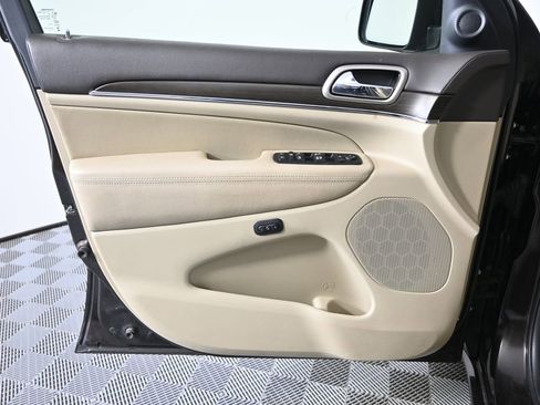 Used 2017 Jeep Grand Cherokee Overland image 18