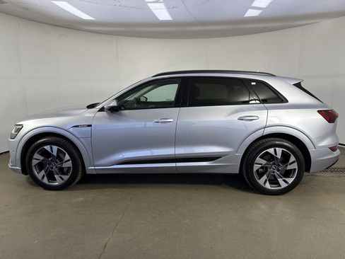 Used 2021 Audi e-tron Premium w/ Convenience Plus Package image 30