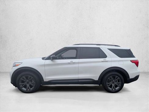 Used 2024 Ford Explorer XLT w/ Equipment Group 202A RWD image 5