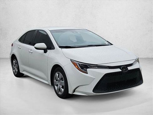 Certified 2022 Toyota Corolla LE FWD image 3