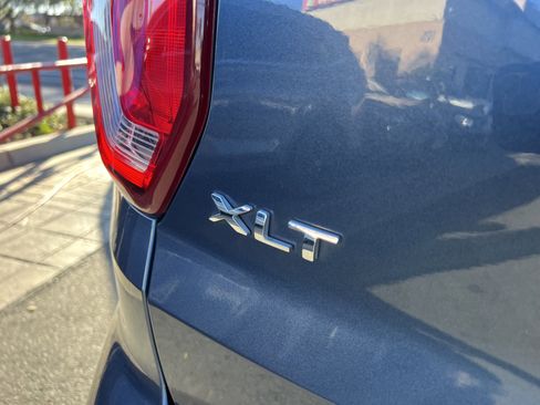 Used 2018 Ford Explorer XLT w/ Equipment Group 202A image 8