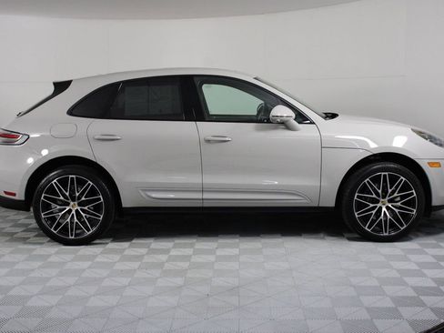 Certified 2025 Porsche Macan AWD/4WD image 8
