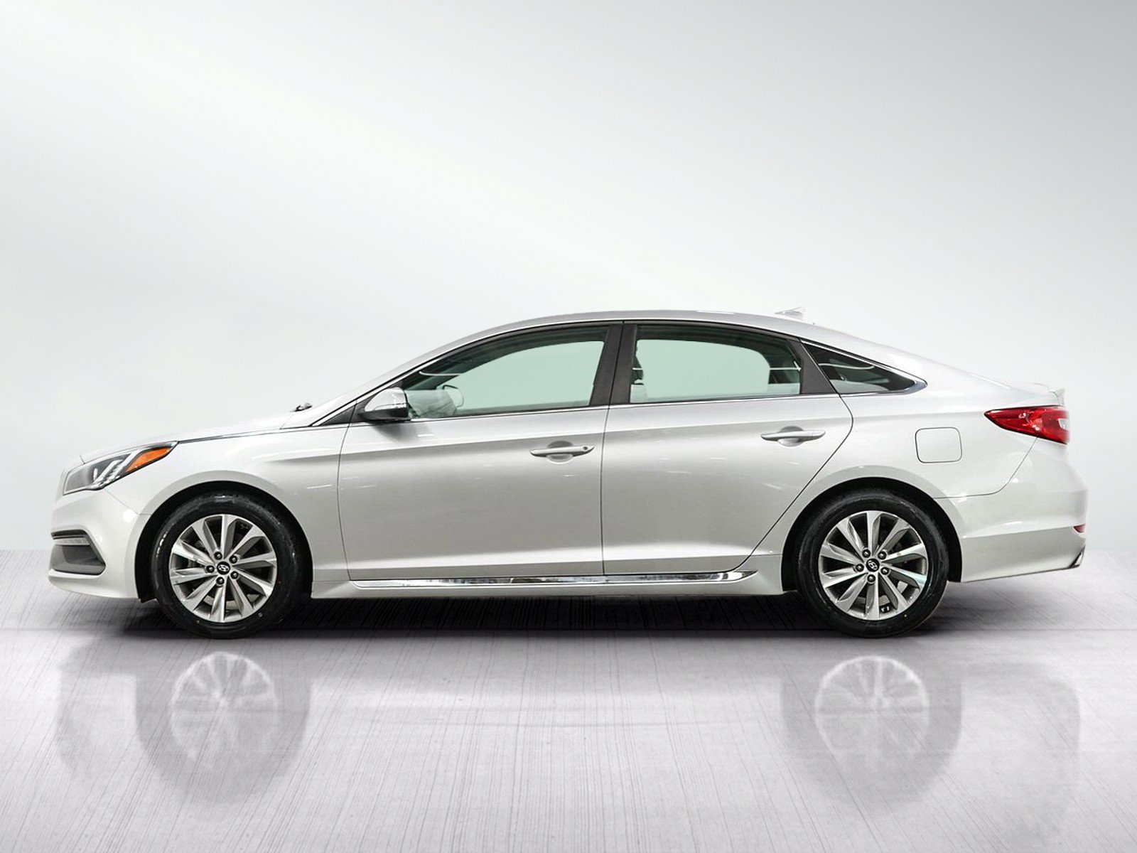 Used 2015 Hyundai Sonata Sport FWD image 2