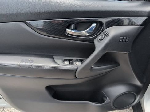 Used 2017 Nissan Rogue SL FWD image 9