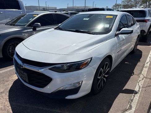 Used 2021 Chevrolet Malibu RS FWD image 2