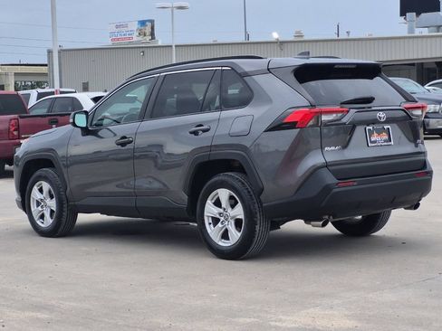 Used 2021 Toyota RAV4 XLE FWD image 4