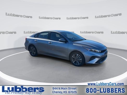 Used 2024 Kia Forte LXS image 2