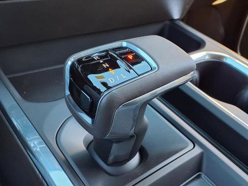 New 2026 GMC Sierra 1500 SLT image 14