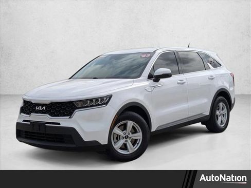 Used 2023 Kia Sorento LX image 1