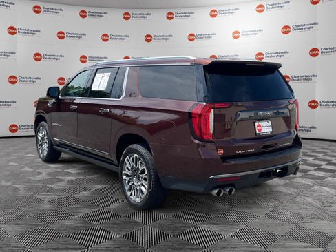 Used 2023 GMC Yukon XL Denali Ultimate AWD/4WD image 3