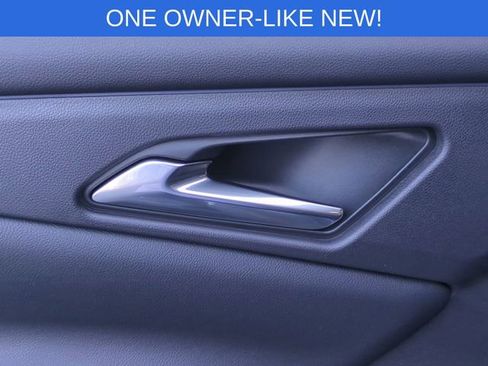 Used 2025 Chevrolet Traverse RS image 35