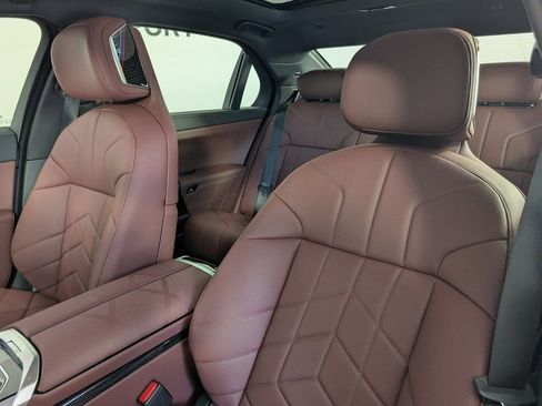 New 2026 BMW i7 xDrive60 w/ Premium Package image 12