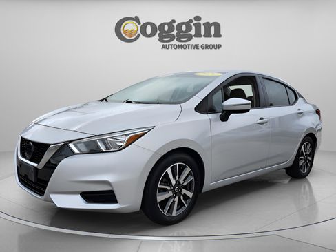 Used 2020 Nissan Versa SV image 1
