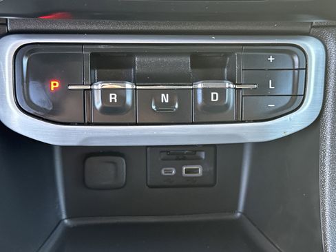 Used 2023 GMC Acadia SLT w/ Elevation Edition image 21