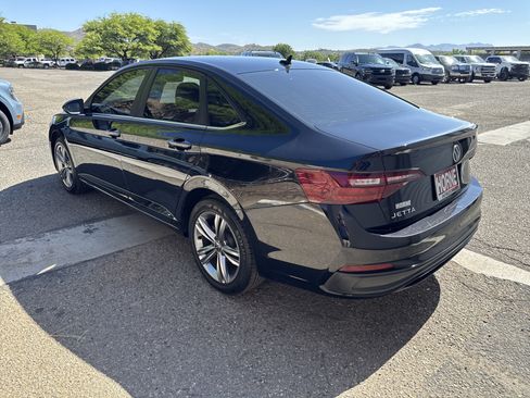 Used 2024 Volkswagen Jetta SE FWD image 4