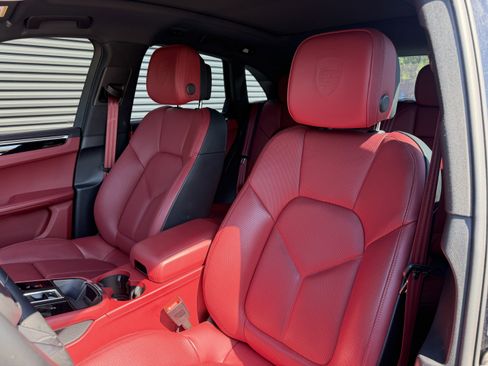 Certified 2023 Porsche Macan S AWD/4WD image 5