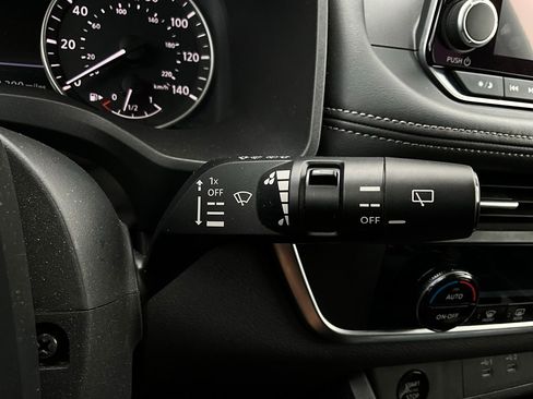 Used 2025 Nissan Rogue SV image 36