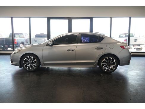 Used 2017 Acura ILX FWD image 4