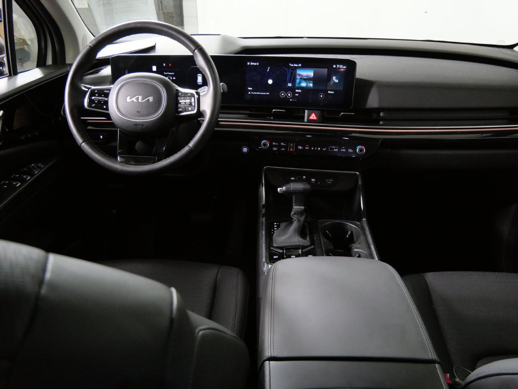 Used 2025 Kia Carnival SX Prestige FWD image 21