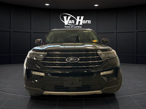 Used 2021 Ford Explorer XLT w/ Equipment Group 202A AWD/4WD image 2