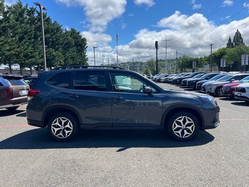 Used 2022 Subaru Forester Premium AWD/4WD image 8