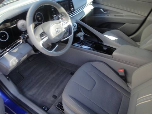 Used 2021 Hyundai Elantra SEL w/ Convenience + Premium Package FWD image 7