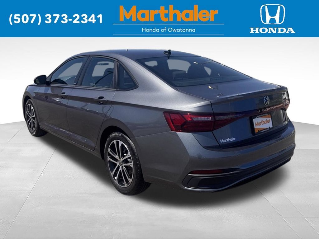 Used 2026 Volkswagen Jetta Sport FWD image 4