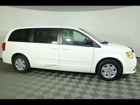 Used 2013 Dodge Grand Caravan SE FWD image 20