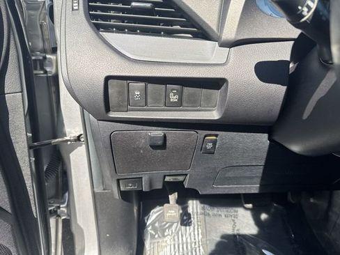 Used 2017 Toyota Sienna SE Premium FWD image 25